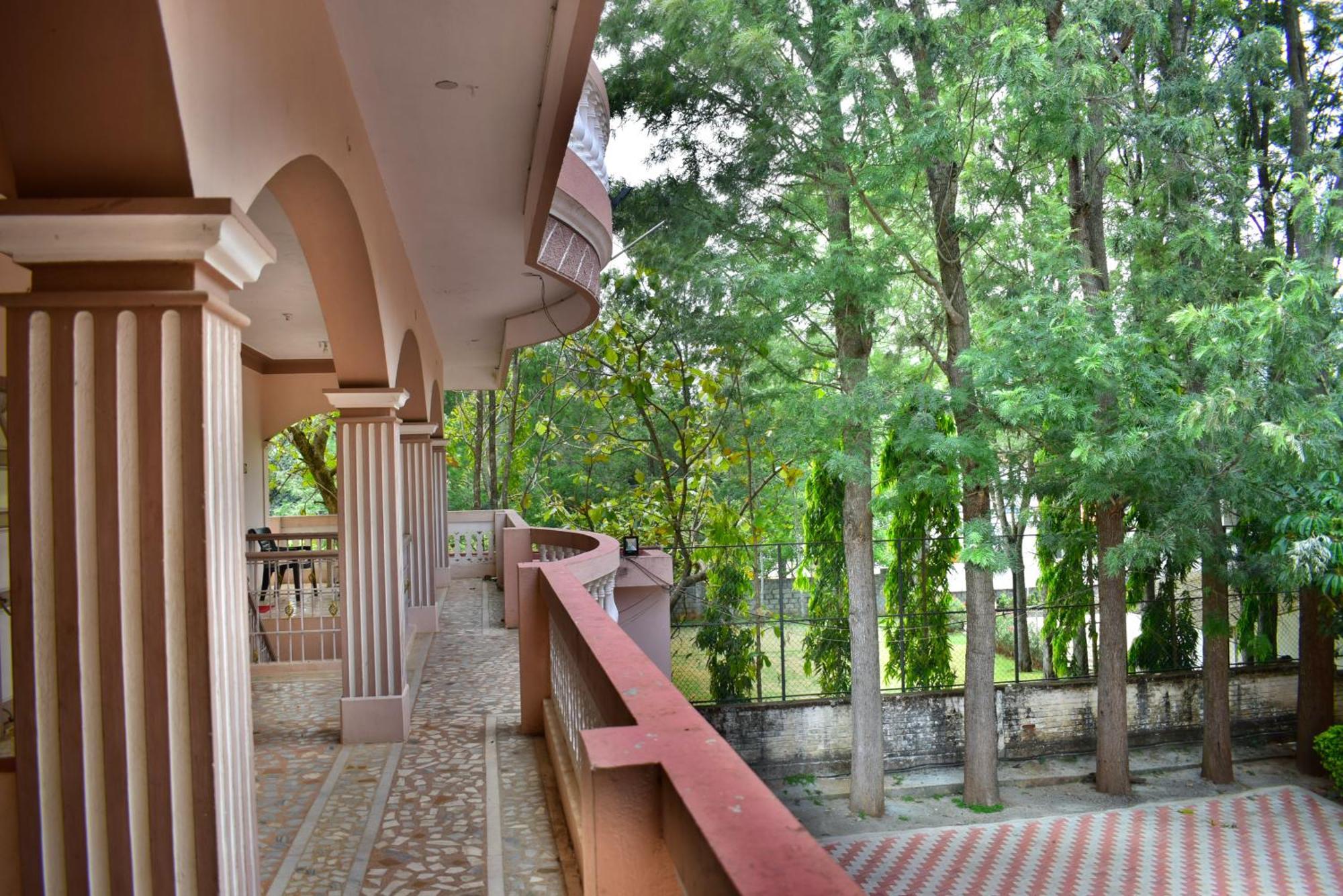 Jains Royal Palace Resorts Yelagiri Esterno foto
